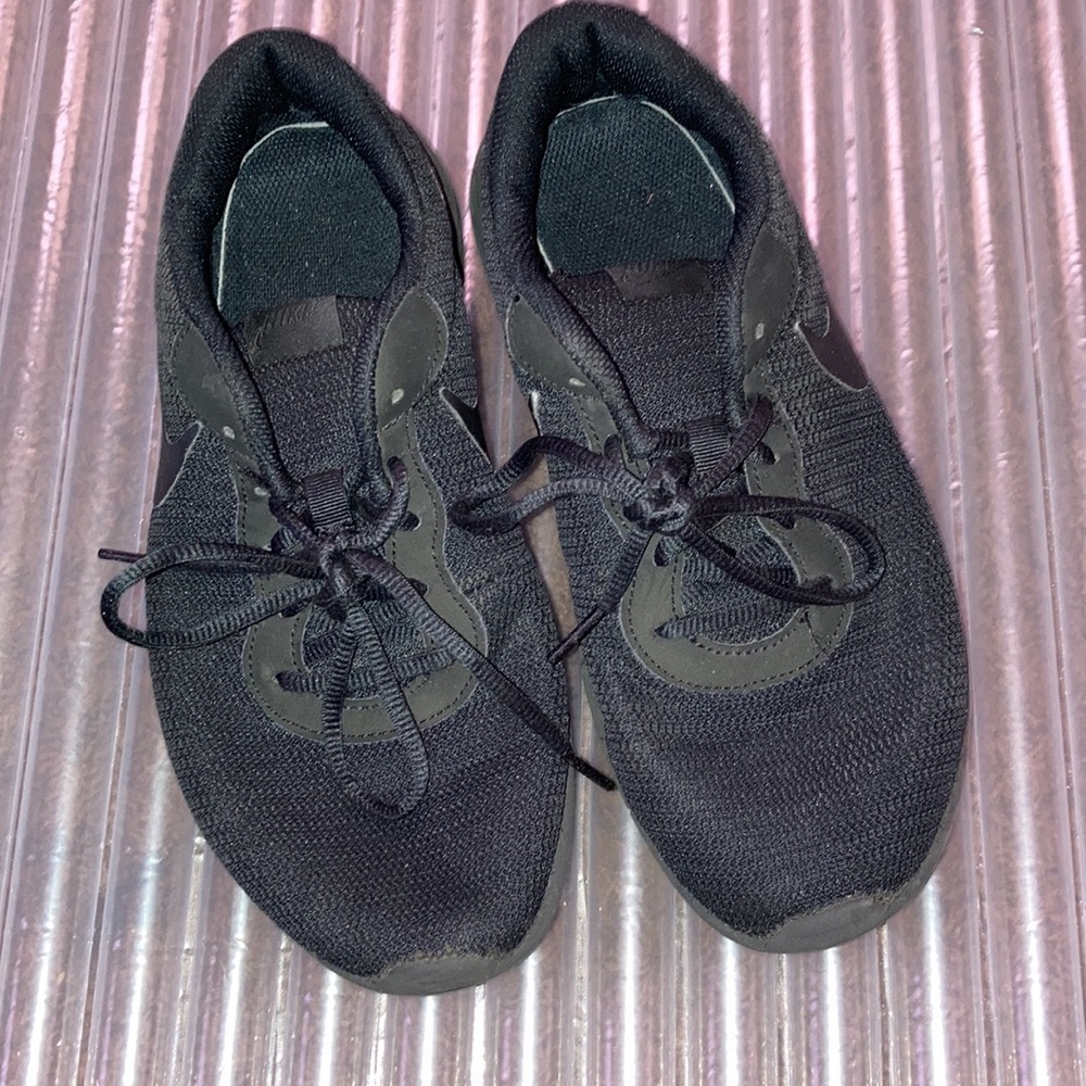 Black Nikes - Picture 3 of 4